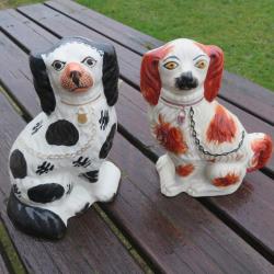 Staffordshire - DUO de chiens épagneuls en céramique à décor lustré. Angleterre (XIX-XXé)