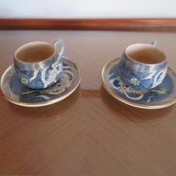 Lot de deux tasses Vintage avec leurs soucoupes en ceramique émaillée craquelée à décor japonisant