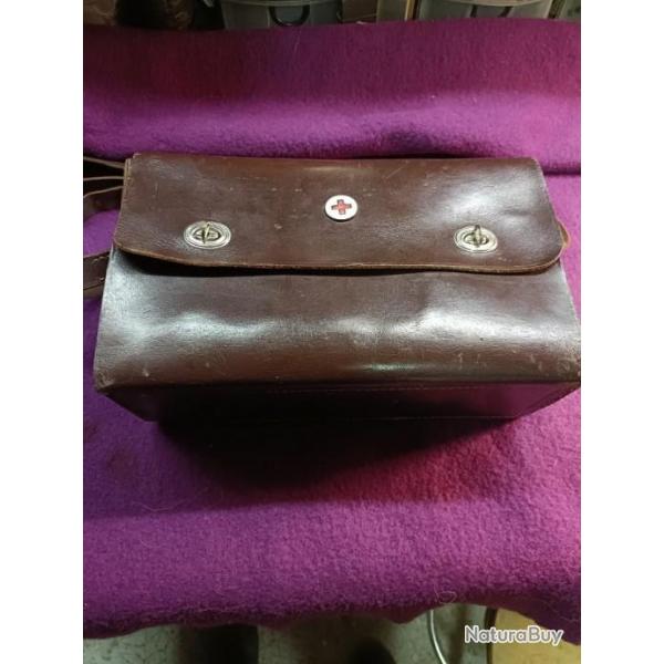 Trousse de secours ancienne