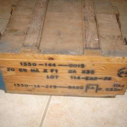 Ancienne boite en bois de grenades F1 années 70