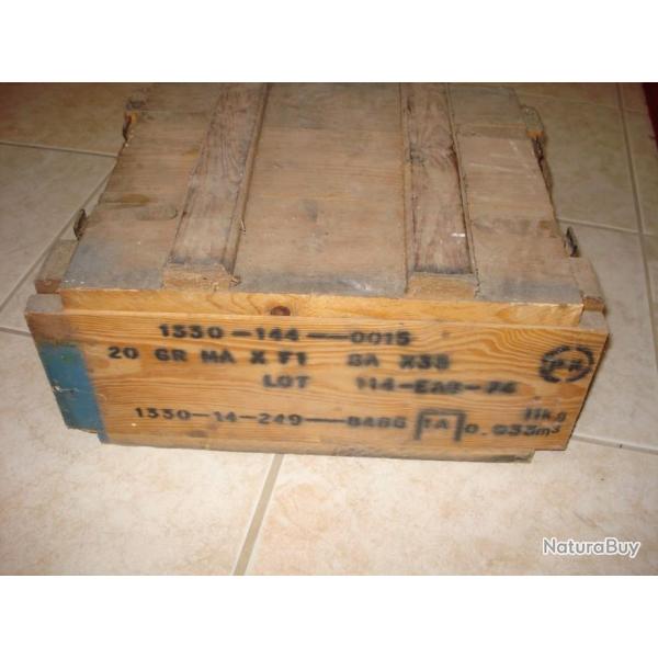 Ancienne boite en bois de grenades F1 annes 70