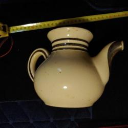 Cafetières , théières très anciennes