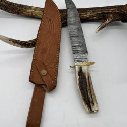 magnifique Bowie de chasse: manche en bois de cerf avec lame damas 512 couches, garde en laiton BW10