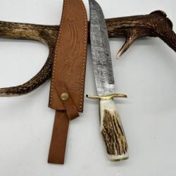 magnifique Bowie de chasse: manche en bois de cerf avec lame damas 512 couches, garde en laiton BW12