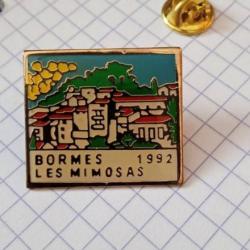 Bormes Les Mimosas Ville De France Pin's No Broche Réf 2602