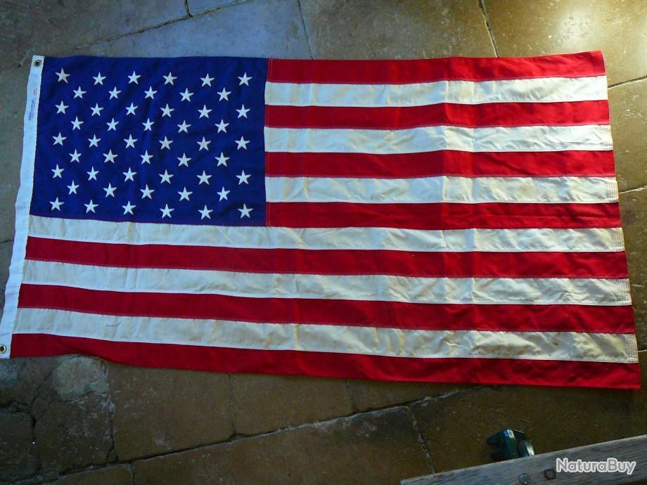 Les 50 drapeaux des 50 États des Etats-Unis