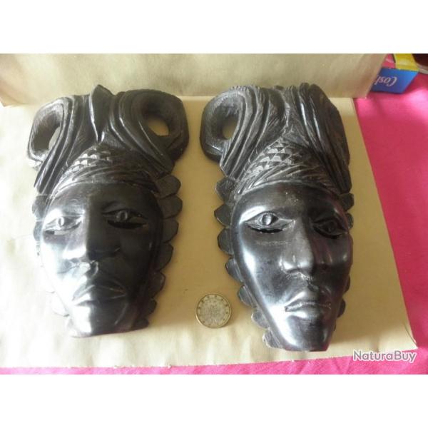 2 masques africains en ebene sculpts  la main