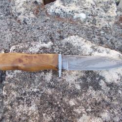 Couteau de chasse artisanal Le Garenne® lame damas 135 couches acier carbone + nickel manche noyer