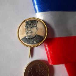 Insigne épinglette en soie maréchal Joffre-1914 commandant en chef des armées