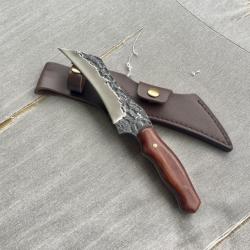 Couteau style karambit acier martelé manche en bois avec son étui