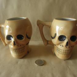 une paire de tasses en céramique en forme de crâne fabriquées en thaïlande