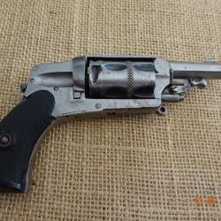 Beau revolver velodog en 6mm "TRADE MARK - HAMMERLESS"