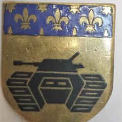 Insignes de Béret ou Col avec char de combat à identifier