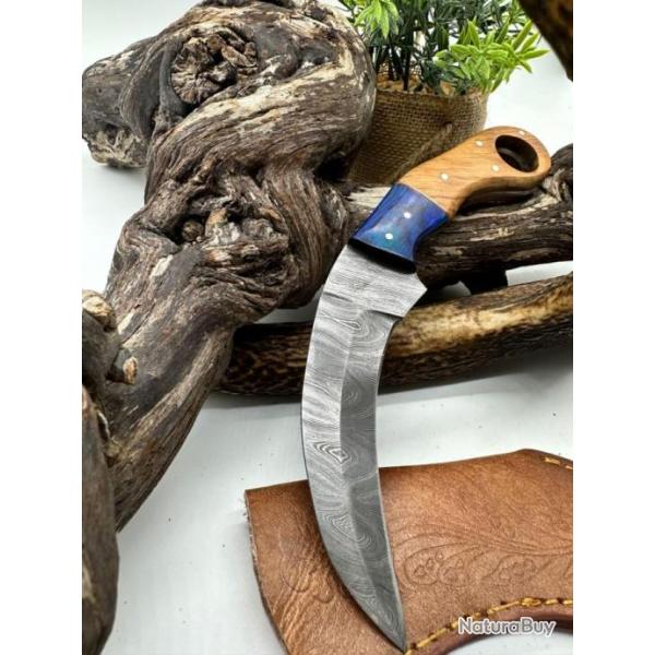 Couteau Karambit Lame Acier DAMAS 256 couches manche en bois Olivier Fabrication Artisanal Rf KBO2