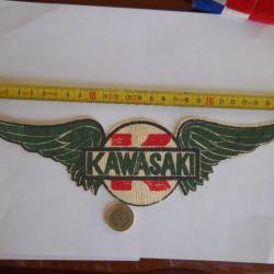 écusson tissu neuf ! " KAWASAKI " L. 28 cms blouson moto