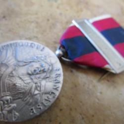 Médaille de la  Médaille Défense Nationale Agrafe MISSIONS D'ASSISTANCE EXTERIEURE argent
