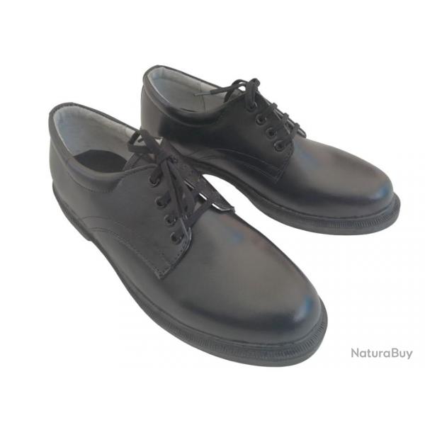 Paire de chaussures militaires taille basse poinuture 41