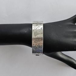 Large bracelet en argent - un coté gravé oiseau et nature