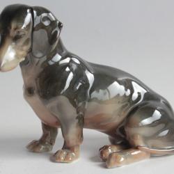 Chien Teckel porcelaine Karl Ens Volkstedt Allemagne