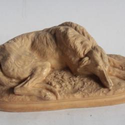 Sculpture chien Lévrier calcaire Fontaines pétrifiantes