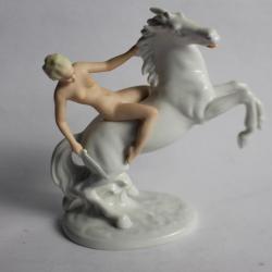 Sculpture en porcelaine cheval femme nue Wallendorf Allemagne