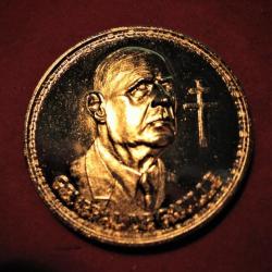 medaille dorée  "anniversaire de la naissance du General DE GAULLE " diametre 33 mm pds 14,5 grs