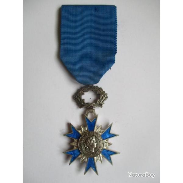 Mdaille Chevalier de l'Ordre du Mrite 1963