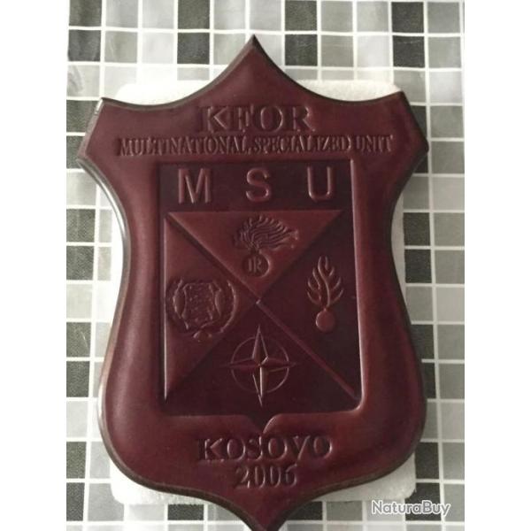 Insigne grand cusson bois KFOR KOSSOVO 2006