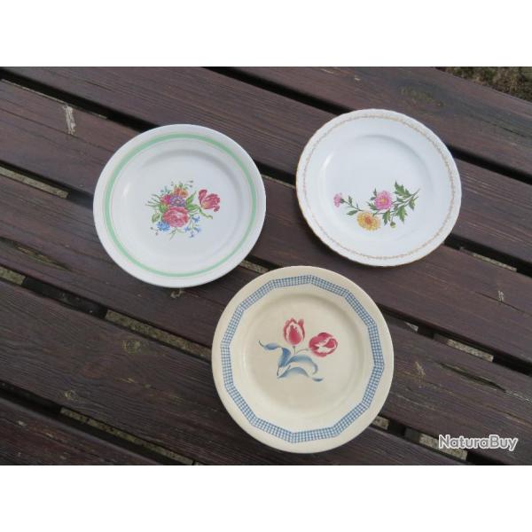 VINTAGE - Lot de trois assiettes dcorative en porcelaine a dcor champtre de fleurs (XX)