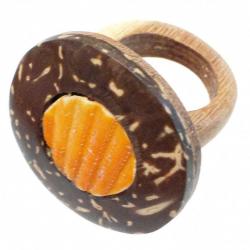 Bague ronde en bois de coco et coquillage pecten orange incrusté 54