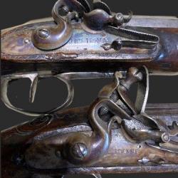 Très belle et rare paire de pistolets à silex du XVIII ième siècle en TB état