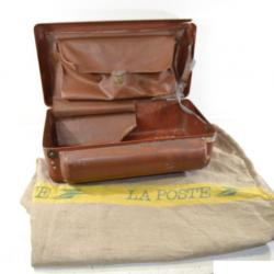 Caisse de facteur PTT en cuir + sac à courrier, années 1980. Cuir.