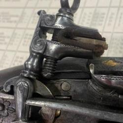 Pistolet a silex italie ou espagnol.