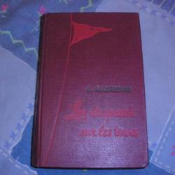 Les drapeaux sur les tours de A, MAKARENKO