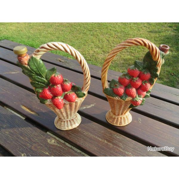 VINTAGE - DUO de carafe a liqueur modle au panier de fraise de marque GARNIER (Vers 1970)