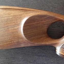 SLB2000 - Crosse trou de pouce artisanal en noyer