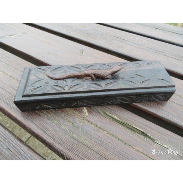 VINTAGE - RARE Bote en bois sculpt faite main a ouverture coulissante  couvercle au dcors lzard