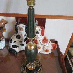 VINTAGE - Pied de lampe de bureau Adnet, signée Le Tanneur en cuir vert et laiton doré (Vers 1960)