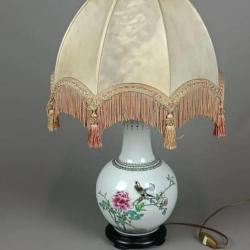 VINTAGE - Jolie vase en porcelaine polychrome monté en lampe a décors d'oiseaux branchés-CHINE (XXé)