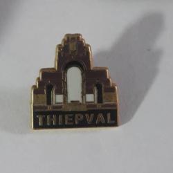 Pin's thiepval ville monument memorial zamac ref 2463