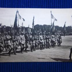 Carte postale - Les fêtes de la victoire - 14 juillet 1919 - Drapeaux d'Infanterie