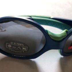 1 paire de lunettes solaire enfant bleu  peche mer occasion