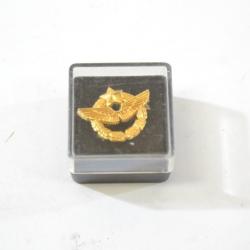 Petit insigne / badge rappel brevet de pilote "doré or fin" en boite. Armée de l'air, aviateur