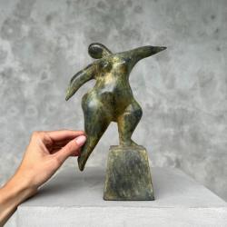 Statue Voluptueuse Dame Backbend en Bronze Patiné
