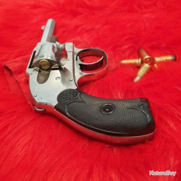 Magnifique Revolver chromé calibre 32 sw catégorie D