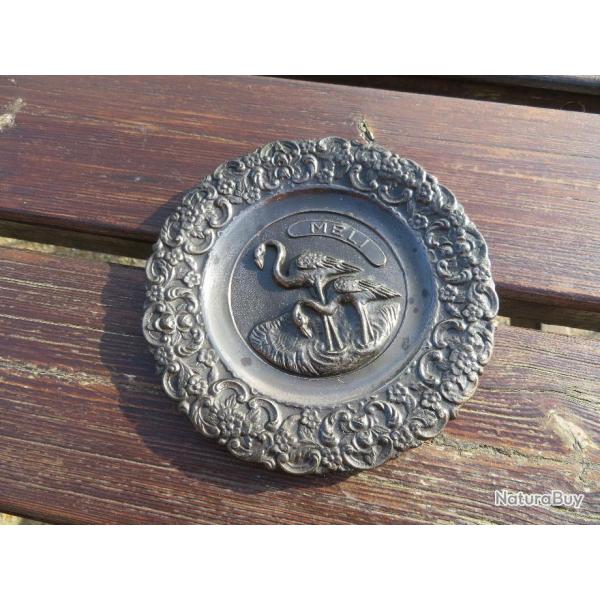 VINTAGE - Petite assiette dcorative a accrocher en mtal,  dcor de flamand Rose - MELI  (XX)