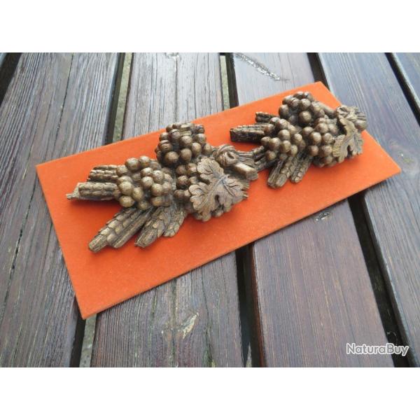 VINTAGE - sculpture en bois  dcors de raisins et feuilles de vignes (Vers 1970)