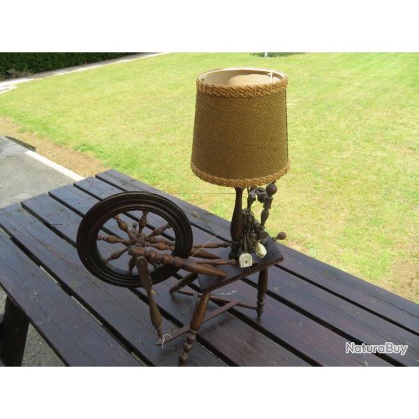 VINTAGE - Ancienne grampe lampe pitement rouet en bois avec abat-jour (Vers 1960-70)