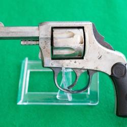 REVOLVER HARRINGTON & RICHARDSON    en 32  COLT/S&W  BEL ETAT  +CERTIFICAT   REF:724