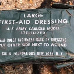 PANSEMENT US WW2 USA MILITARIA LARGE FIRST AID DRESSING U.S.ARMY CARLISLE